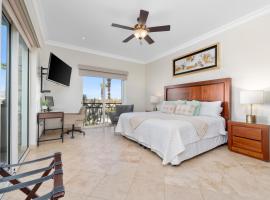 Condo Paraiso - Luxurious new condo 300mt from the beach: Cabo San Lucas şehrinde bir otel