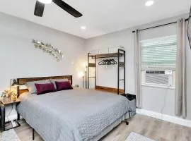 Modern Studio in Heart of the City – Newly Updated