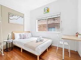 Private Double Room - Centrally Located At Ryde - Shared Bathroom