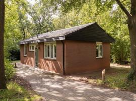 Bungalow in Putten near Veluwe Forest, hotel in Putten