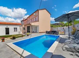 Holiday Home in Smoljanci with Private Pool