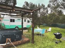 Dreamy Retro RV with Jacuzzi