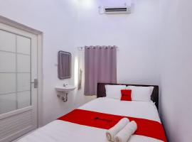 RedDoorz at Homestay FN99 Jepara, hotel v destinaci Jepara