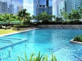 3 Bedroom Executive Suite Room with Excellent View of the City Skyline