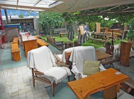 Annies Nirvana Lodge, Golden Bay YHA, accessible hotel in Takaka