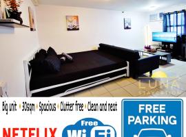 Luna staycation Cozy Condo near Enchanted Kingdom, דירת קונדו בSanta Rosa