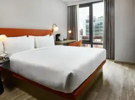 The George Manhattan, Tapestry Collection By Hilton