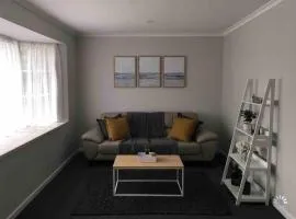 Gisborne large family home with wifi