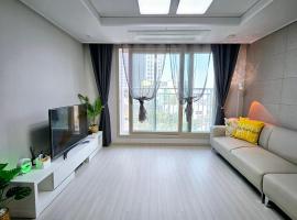동명동 24평 신축 도깨비하우스, hotel in Sokcho