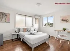 No Frill Ensuite Double Room in Panania - Near Stations