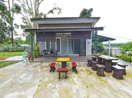 OYO HOME 90682 Liliz Mambang Farmstay, hotel em Kampong Sungai Batu