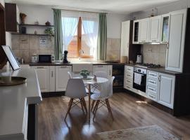 Casa La Balauri, hotel com piscina em Drobeta-Turnu Severin