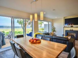 Waterfront view - Phenicia House, hotel i Sainte-Anne-de-Beaupré