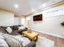 Sanctuary Suite - KingBed - Wifi - Near WEM - Rogers
