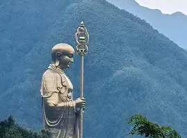 Jiuhua Mountain Tanfeng Resort Homestay 远眺山景大佛 九华山潭风民宿