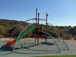 L'Hacienda Piscine chauff&eacute;e &agrave; 28, spa, boulodrome et court de Tennis priv&eacute;s, 2 villas ind&eacute;pendantes &ndash; hotel w mieście Porto-Vecchio