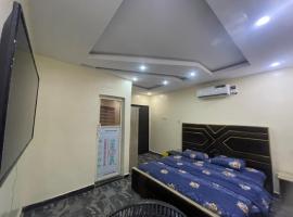 Merit hotel & lounge, ξενοδοχείο με πάρκινγκ σε Bale Akiosi