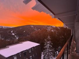 Skyline Penthouse Apartments Falls Creek, hotel in Falls Creek