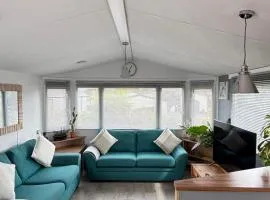 Stylish Family Friendly 3-Bed Caravan Escape at Seven Bays Park