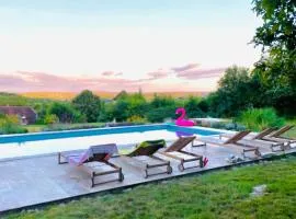Ecrin de nature tranquille avec vue et piscine - hameau de Loupchat