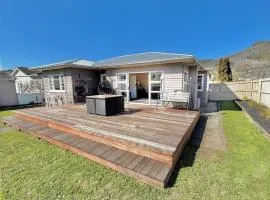 3-Beds with Sunny Deck & Gardens