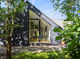 Unique Holiday Home Near Houhals, hotel in Hals