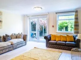 Elegent Devon Retreat in Luton