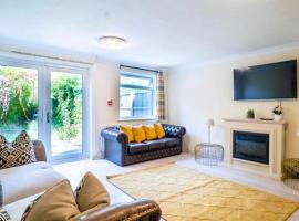 House Sleeps 5 - WiFi & Tv, hotel a Luton