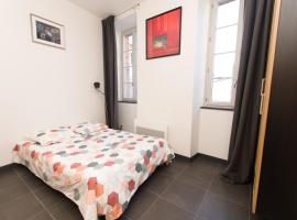 Studio Très Calme Tout Equipé au Centre du Village # MINIMUM 2 NUITS, hotel u gradu 'Rieumes'