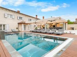 Awesome Home In Gajana
