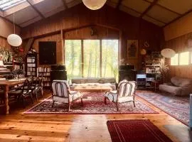 Grange atypique en pleine nature