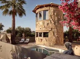 Ilision Stone Tower - Private Heart-Shaped Pool