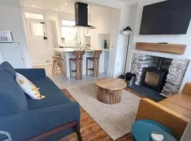Looe Cottage - Seaside views log fire sleeps 4