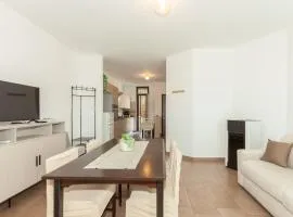 Bright Villa with Balcony and Jacuzzi, Milan Area