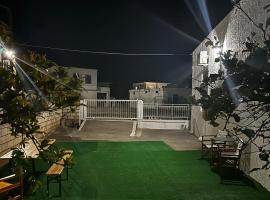 Εξοχική Μονοκατοικία με αυλή και εξωτερική αποθήκη-Country house with yard and external warehouse, hotel di Dhermatiánika