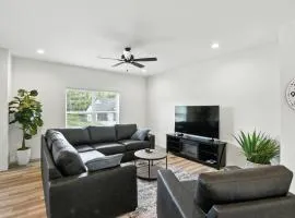 Modern Townhome Retreat in Prime Location townhouse