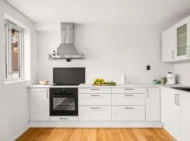 Spacious Gem In Old Town I NEW 2025 I 3 Bed 2 Bath