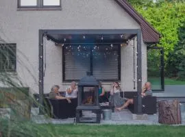 FAMILY FRIENDLY, HOT TUB, Fire Pit, Spacious & Modern