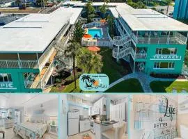 Tropic Terrace Suite #12 - Beachfront Resort