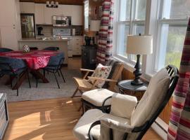 Chalets Plage St-Jean, hotel met zwembaden in Saint-Jean