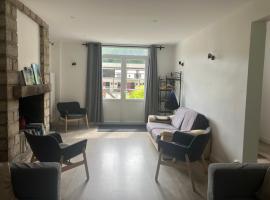 Gîtes des trois pignons, hotel v destinaci Noisy-sur-École