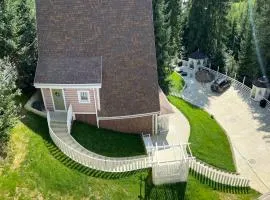 Freeman-3b апартамент 6місний двоповерховий з кухнею, альтанкою, ГРИЛЕМ