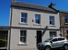 Private Holiday Home with 4 bedrooms- Tower street Guest House