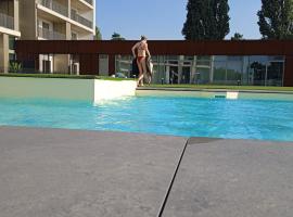 Apartmany BlueWave Riverside Piešťany, hotel i Banka