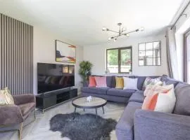 Stunning Five Bed Detached Home with Hot Tub
