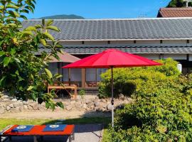 釜炒り茶の宿陽だまりTraditional Japanese house near Kumano Kodo and Nachi Falls with parking bikes garden and onsite tea house, hotel a Nachikatsuura