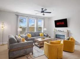 NEW Luxury Condo, Rooftop Terrace, EV Charger!