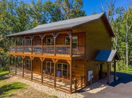 Lux Cabin Mtn Views, Flat Parking, Dog Friendly!, Hotel in Gatlinburg