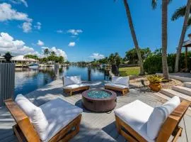 Luxury Channel Villa, Boat Dock and Private Pool, 5BR