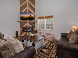 Boone Getaway Dog Friendly, Hot Tub, Fire Pit!